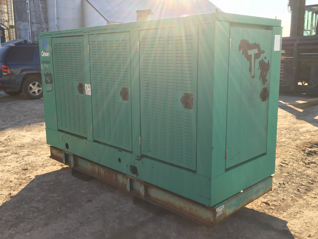 150 kW Cummins Onan Generator, Base Fuel Tank, 12 Lead Reconnectable