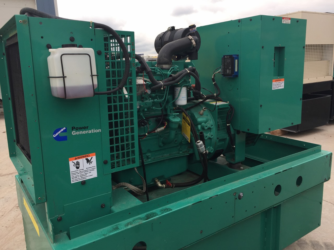 35 kW Cummins/Onan Generator, Base Fuel Tank, 12 Lead Reconnectable