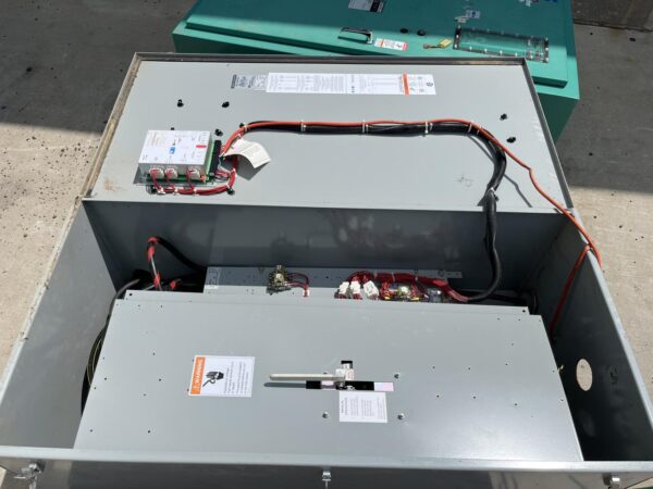 Eaton 400 Amp Transfer Switch, 120/240 volts, 1 Phase, 3 Wire, Type 3R Enclosure - Image 8