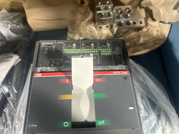 ABB Breaker with Lug Kit, 1200 Amp, New Surplus - Image 5