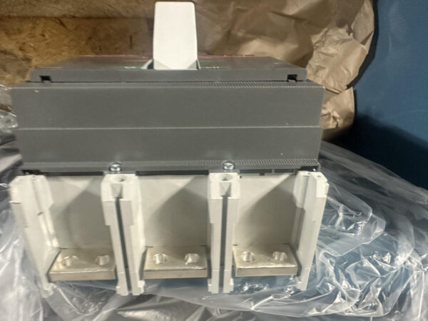 ABB Breaker with Lug Kit, 1200 Amp, New Surplus - Image 6