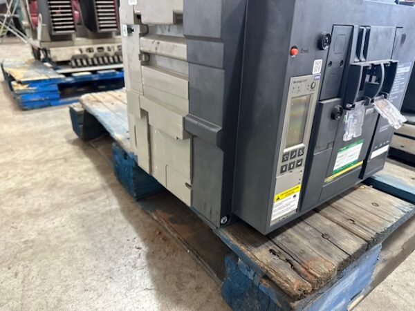 Schneider Motorized Electronic Breaker for paralelling, 1600 Amp - Image 3