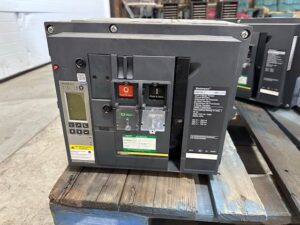 Schneider Motorized Electronic Breaker for paralelling, 1600 Amps