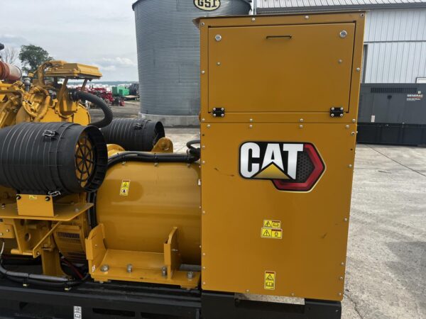 1000 kW Cat Gen Set, C32, US EPA Tier 2 Pre Emission Engine,  Open Skid, Year - 2021, 25 Hours since new - Image 14