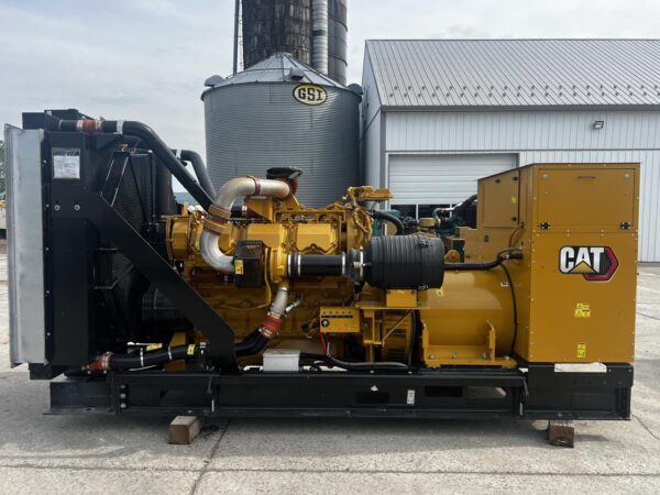 1000 kW Cat Gen Set, C32, US EPA Tier 2 Pre Emission Engine,  Open Skid, Year - 2021, 25 Hours since new - Image 6