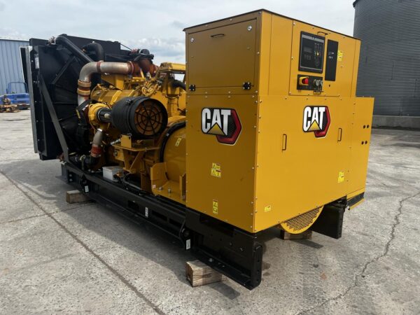 1000 kW Cat Gen Set, C32, US EPA Tier 2 Pre Emission Engine,  Open Skid, Year - 2021, 25 Hours since new - Image 7