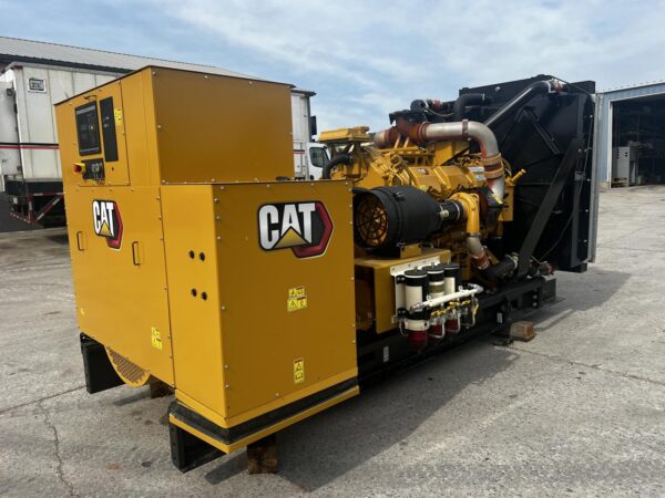 1000 kW Cat Gen Set, C32, US EPA Tier 2 Pre Emission Engine,  Open Skid, Year - 2021, 25 Hours since new - Image 9