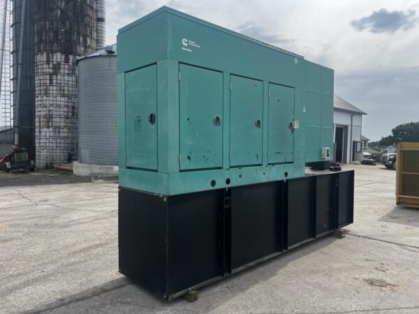 _125 kW Cummins/Onan Generator, with Sound Attenuated Enclosure and Base Fuel Tank, QSL9 Cummins Engine, Year - 2006, 419 Hours, US EPA Tier 3 Pre Emission Engine - Image 6