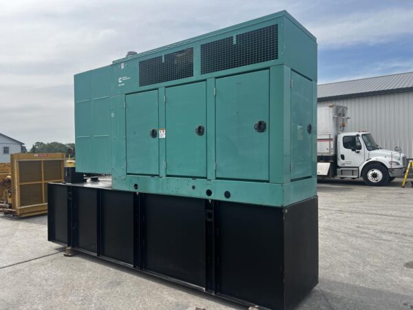 _125 kW Cummins/Onan Generator, with Sound Attenuated Enclosure and Base Fuel Tank, QSL9 Cummins Engine, Year - 2006, 419 Hours, US EPA Tier 3 Pre Emission Engine - Image 7