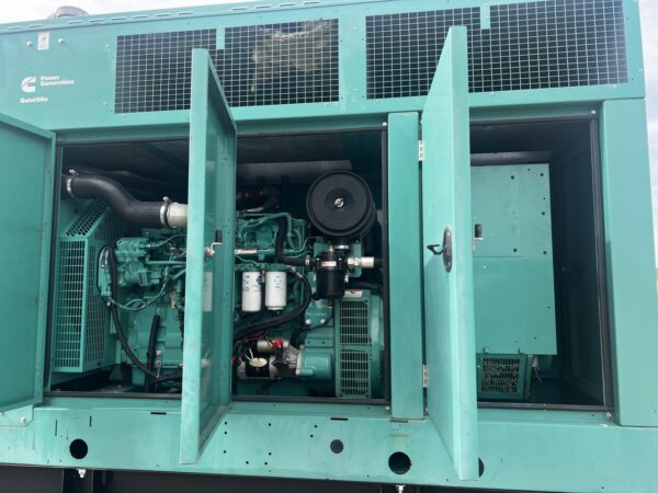 _125 kW Cummins/Onan Generator, with Sound Attenuated Enclosure and Base Fuel Tank, QSL9 Cummins Engine, Year - 2006, 419 Hours, US EPA Tier 3 Pre Emission Engine - Image 8