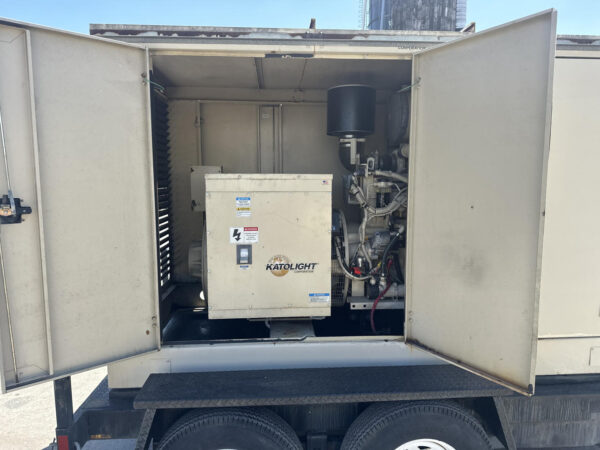 _200 kW Katolight Portable Generator, With Enclosure and Base Fuel Tank, 6.8 Liter John Deere Engine, 180 Hours, Year - 2005, US EPA Tier 2 Pre Emissions - Image 8