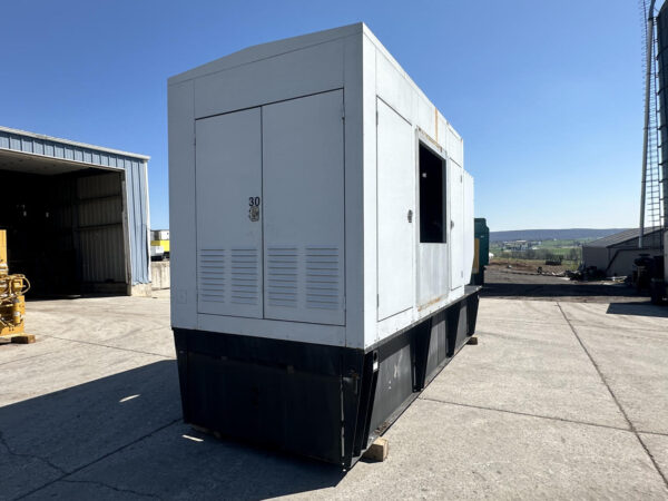 _375 kW Spectrum/Kohler Generator, with Sound Attenuated Enclosure and Base Fuel Tank, 14 Liter S60 Detroit Diesel Engine, Year - 2001 - Image 3