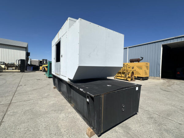 _375 kW Spectrum/Kohler Generator, with Sound Attenuated Enclosure and Base Fuel Tank, 14 Liter S60 Detroit Diesel Engine, Year - 2001 - Image 7