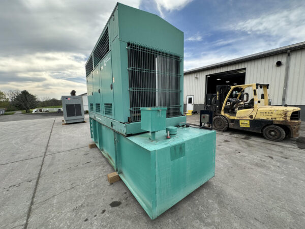 _500 kW Cummins/Onan Gen Set, with Enclosure and Base Fuel Tank, Year - 2008, 59 Hours, US EPA Tier 2 Pre Emissions - Image 4