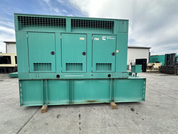_500 kW Cummins/Onan Gen Set, with Enclosure and Base Fuel Tank, Year - 2008, 59 Hours, US EPA Tier 2 Pre Emissions - Image 5