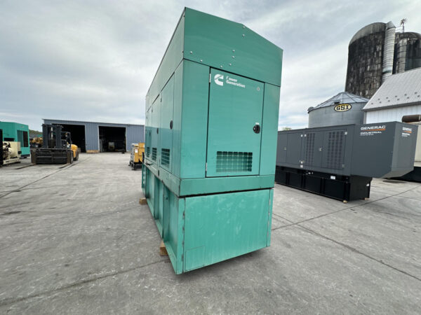 _500 kW Cummins/Onan Gen Set, with Enclosure and Base Fuel Tank, Year - 2008, 59 Hours, US EPA Tier 2 Pre Emissions - Image 7