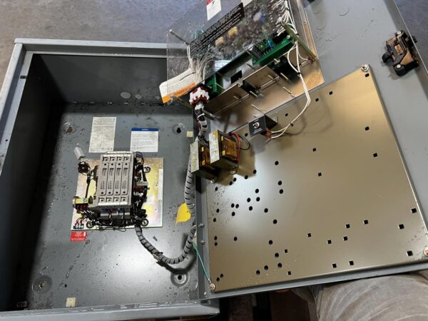 Kohler Automatic Transfer Switch, 100 Amp, Year - 2006, 4 Wires, 3 Phase, Nema 1 Enclosure - Image 6