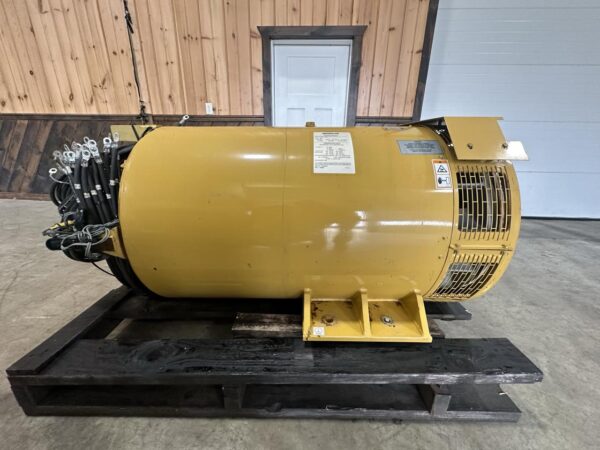600 kW SR4B CAT Generator Replacement, 350 Hours, 12 Wire - Image 3