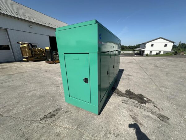 _100 kW Cummins/Onan Generator, with Enclosure and Base Fuel Tank, 6BT - 5.9 Liter Cummins Engine, Year - 1999, 400 Hours - Image 5