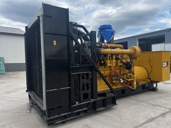 1500 kW 3512C CAT Gen Set , Year - 2008, open skid, 625 Hours, 4160 Volts, US EPA Tier 2 Flex Pre Emissions - Image 3
