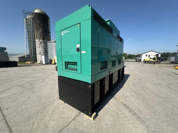 _450 kW Cummins/Onan Generator, with Enclosure and Base Tank, QSX15 Liter Cummins Engine, Year - 2020, 395 Hours, US EPA Tier 2 - Image 3