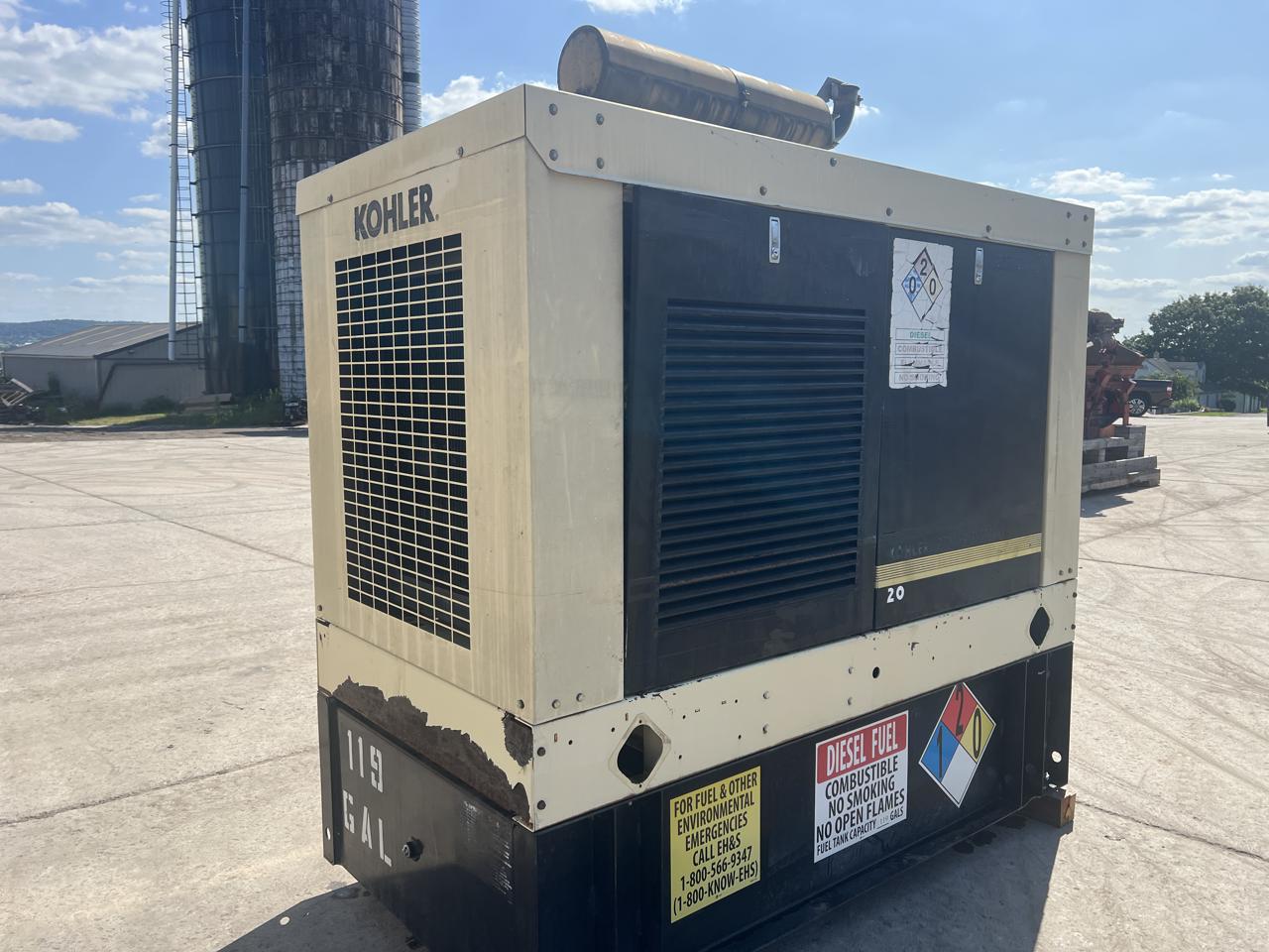 __25 kW Kohler Generator, John Deere Engine, with Enclosure and Base Fuel Tank, Year - 2004, 584 Hours - Image 5