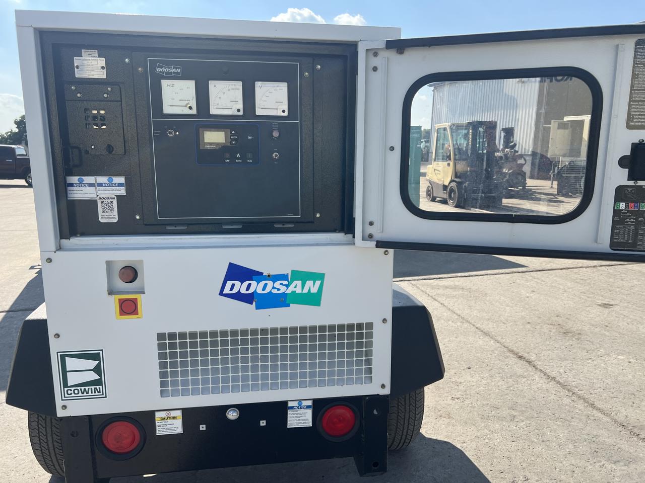 __25 kW Doosan Portable Rental Grade GenSet with Voltage Selector Switch, Year - 2019, 3288 Hours - Image 17