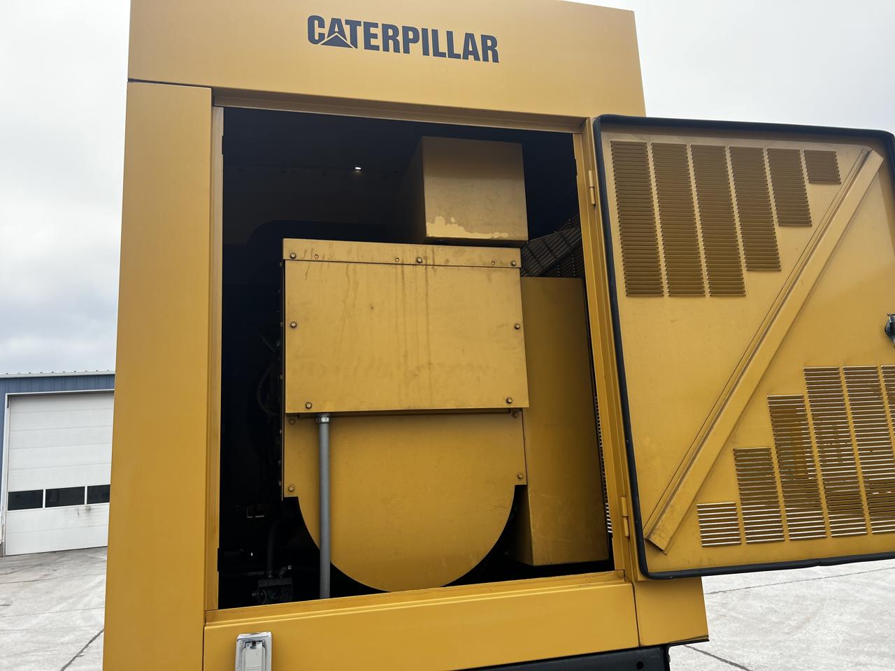 _350 kW CAT Generator, with Enclosure and Base Fuel Tank 3406 C Diesel Engine, Year - 2002, 552 Hours - Image 11