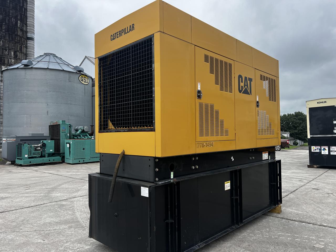 _350 kW CAT Generator, with Enclosure and Base Fuel Tank 3406 C Diesel Engine, Year - 2002, 552 Hours - Image 3