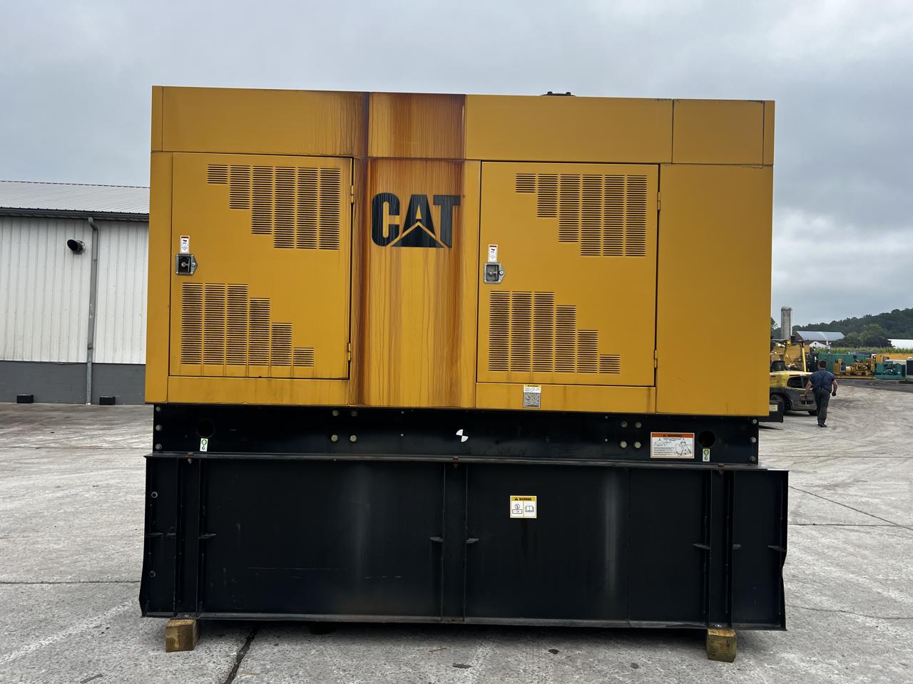 _350 kW CAT Generator, with Enclosure and Base Fuel Tank 3406 C Diesel Engine, Year - 2002, 552 Hours - Image 4