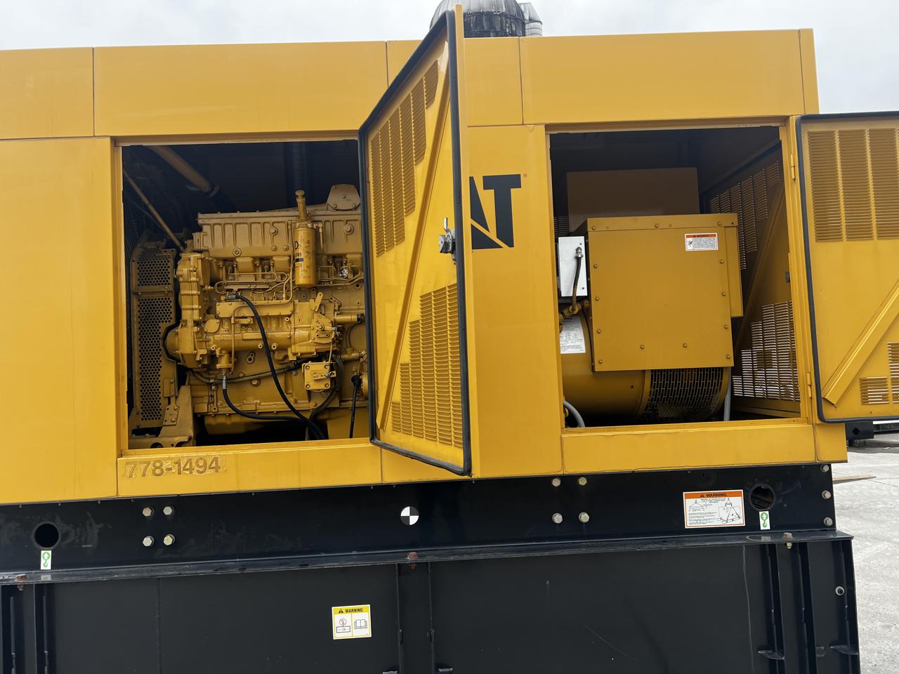 _350 kW CAT Generator, with Enclosure and Base Fuel Tank 3406 C Diesel Engine, Year - 2002, 552 Hours - Image 7