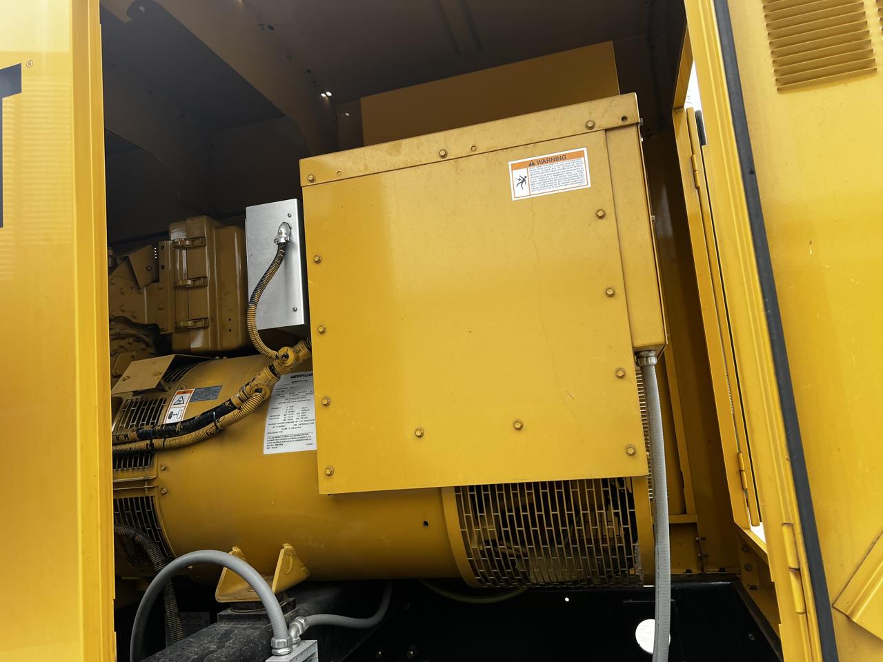 _350 kW CAT Generator, with Enclosure and Base Fuel Tank 3406 C Diesel Engine, Year - 2002, 552 Hours - Image 9
