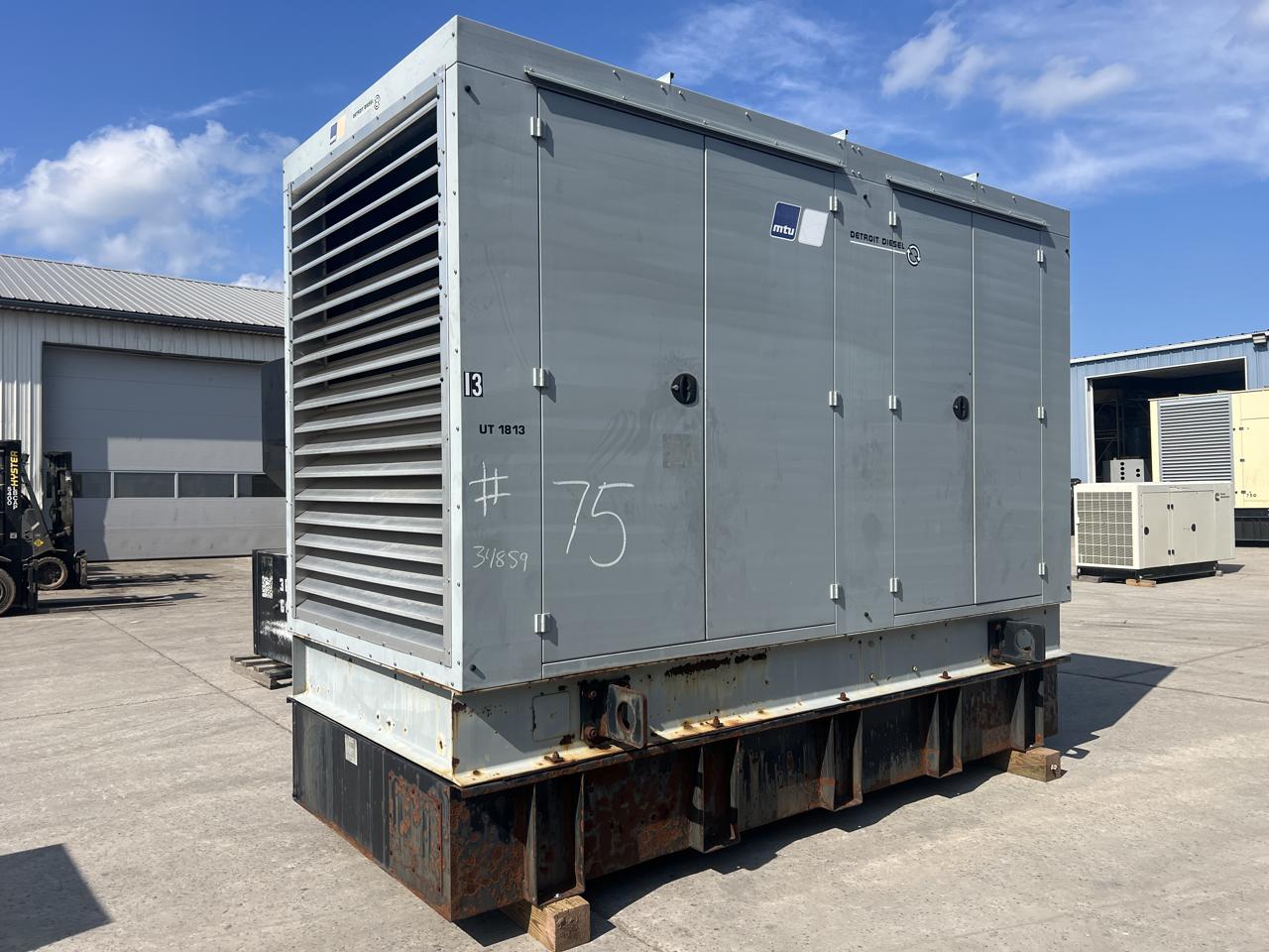_350 kW MTU Generator, 14 Liter Series 60 Detroit Diesel Engine, with Enclosure and Base Fuel Tank, Year - 2008, 706 Hours, US EPA Tier 3 - Image 3