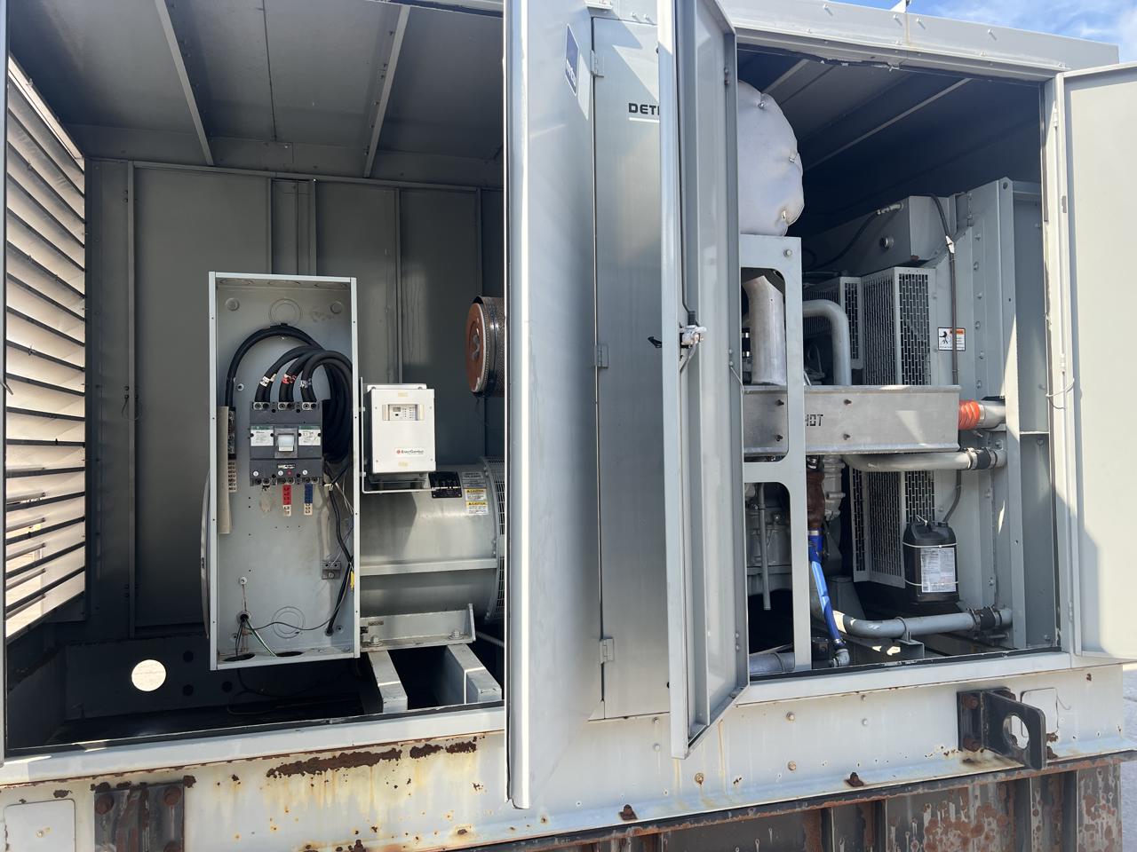 _350 kW MTU Generator, 14 Liter Series 60 Detroit Diesel Engine, with Enclosure and Base Fuel Tank, Year - 2008, 706 Hours, US EPA Tier 3 - Image 6