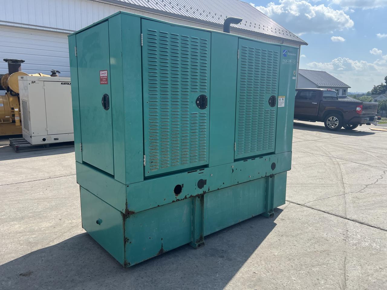 __60 kW Cummins/Onan GenSet, with Enclosure and Base Fuel Tank, 3.9 Liter Cummins Diesel Engine, Year - 2002, 725 Hours - Image 6