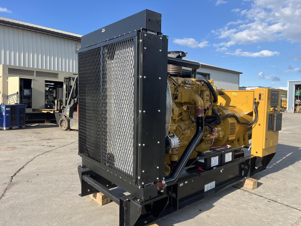 _600 kW C18 CAT Gen Set, Open Skid, Year - 2016, 167 Hours, US EPA Tier 2 Pre Emission Engine - Image 3
