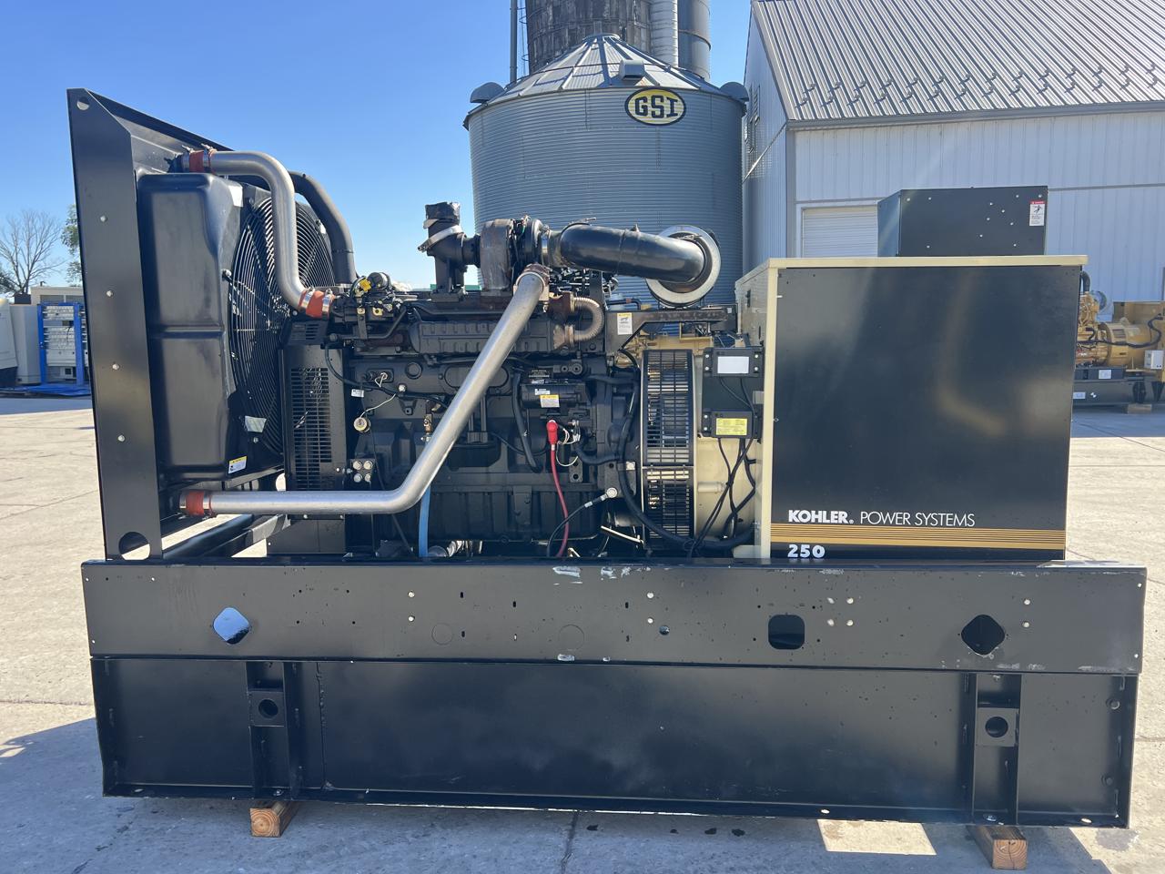 _250 kW Kohler Generator, with Base Fuel Tank, 9.0 Liter John Deere Engine, Year - 2009, 15 Hours, US EPA Tier 3, Pre Emission Engine - Image 5