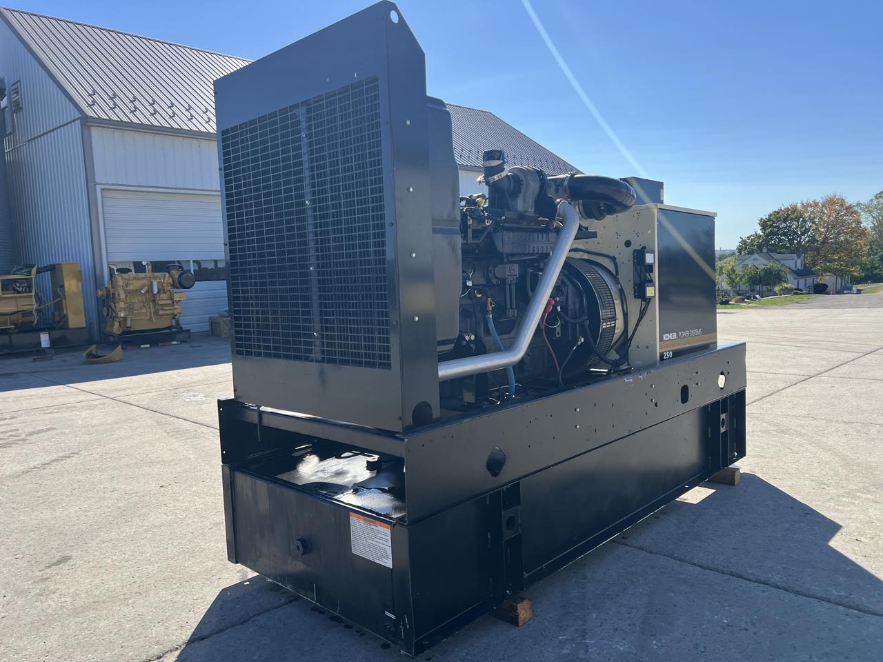_250 kW Kohler Generator, with Base Fuel Tank, 9.0 Liter John Deere Engine, Year - 2009, 15 Hours, US EPA Tier 3, Pre Emission Engine - Image 6