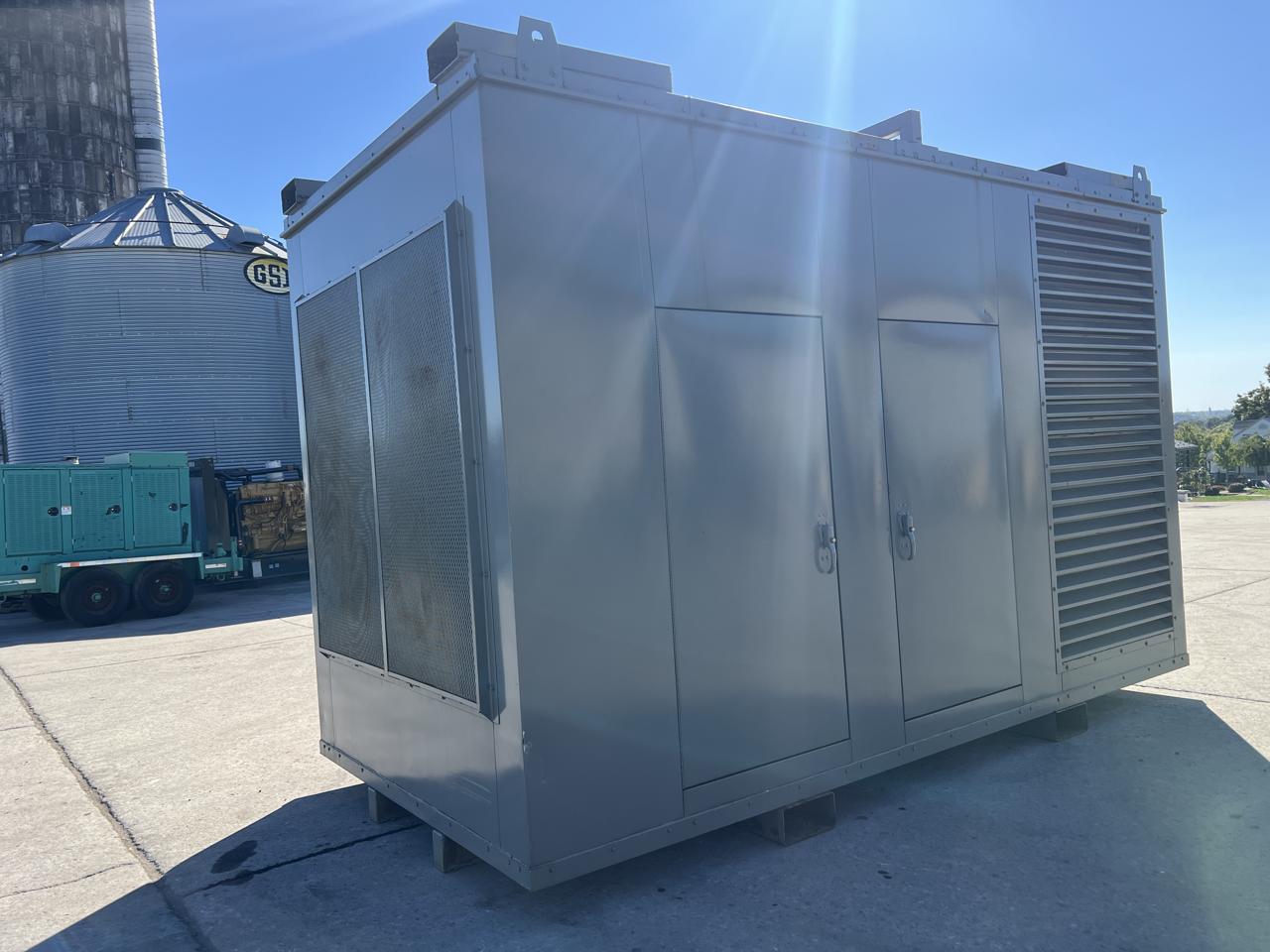 _750 kW Cummins/Onan GenSet, with Enclosure, QST30 Liter Cummins Engine, Year-2001, 1666 Hours - Image 5