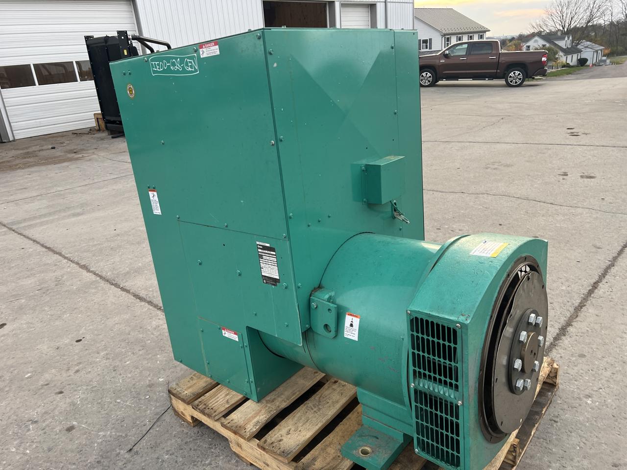 350 kW Onan Generator End with Controller and Breaker - Image 6
