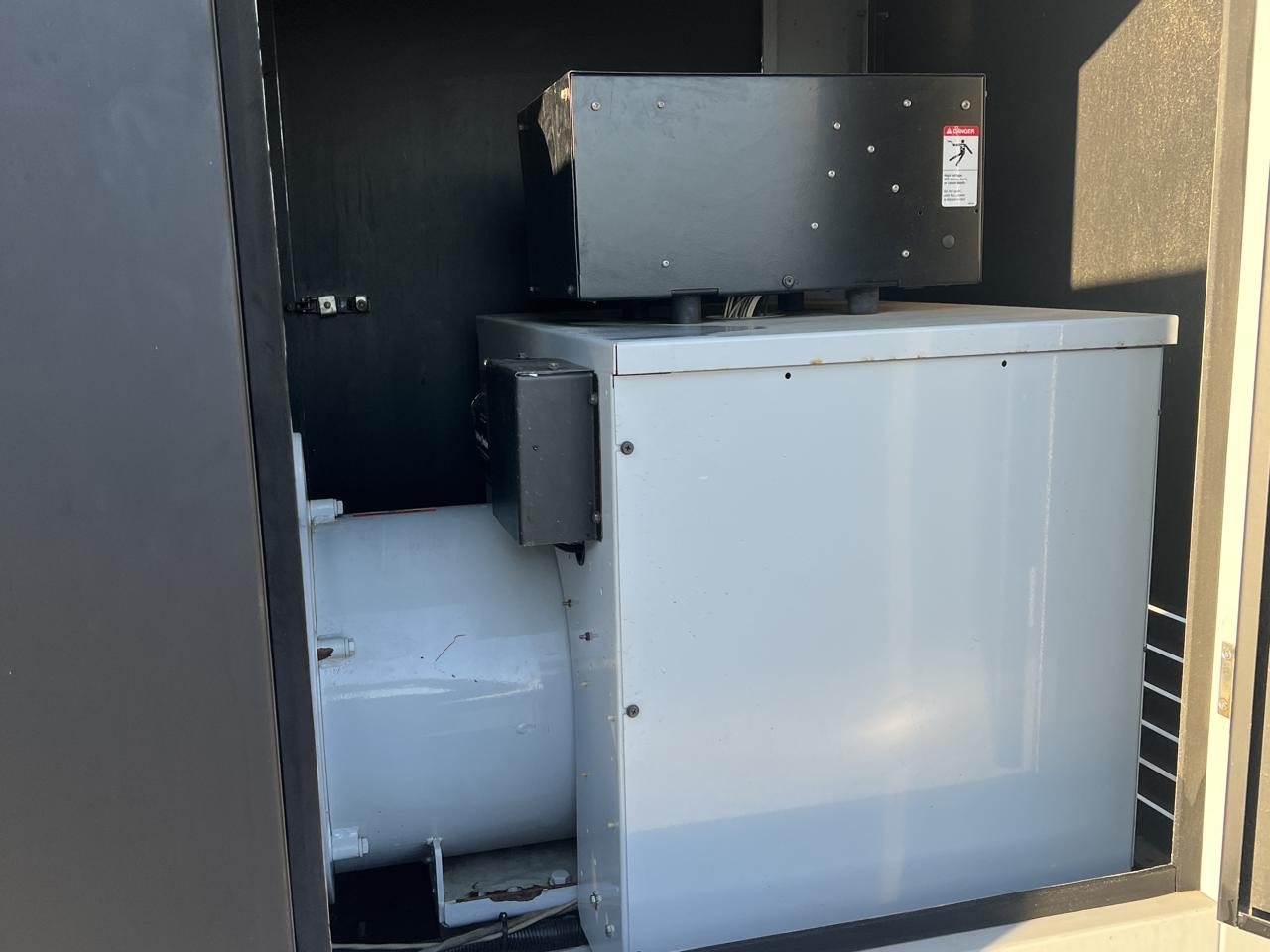 __60 kW Spectrum/Kohler Portal Rental Grade Generator, with Selectable Voltage Switch, 4.5 Liter John Deere Engine, Year - 2002, 137 Hours - Image 7