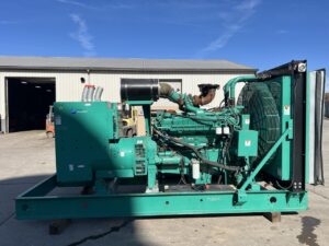 _600 kW Onan/Cummins Open Skid GenSet, VTA28 Liter Cummins Engine, Year -2001, 225 Hours