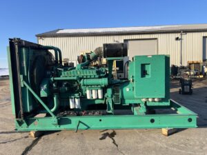 _600 kW Cummins/Onan GenSet, 28 Liter Diesel Engine, Open Skid, Year - 1999, 699 Hours