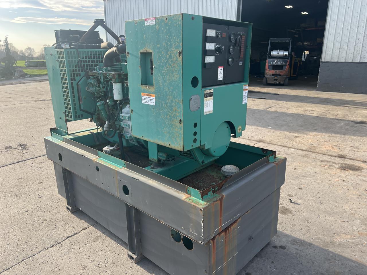__40 kW Cummins/Onan Gen Set, 3.9 Liter Cummins Engine, Open Skid, Year - 2000, 312 Hours - Image 8