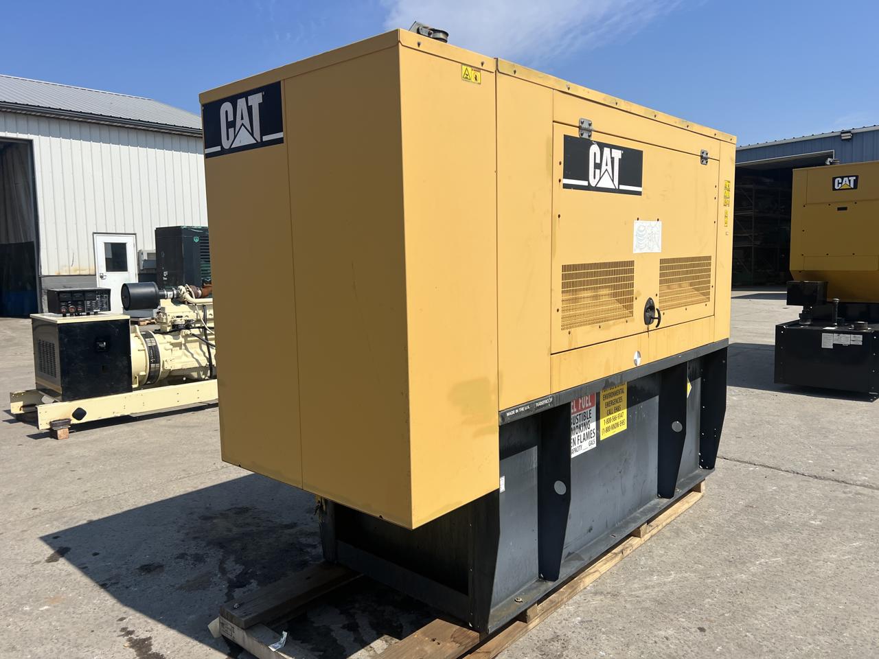 __60 kW CAT Gen Set, with Sound Attenuated Enclosure and Base Fuel Tank, C4.4 Cat Diesel Engine, EMCP 3.2 Controls, Year - 2006 - Image 3