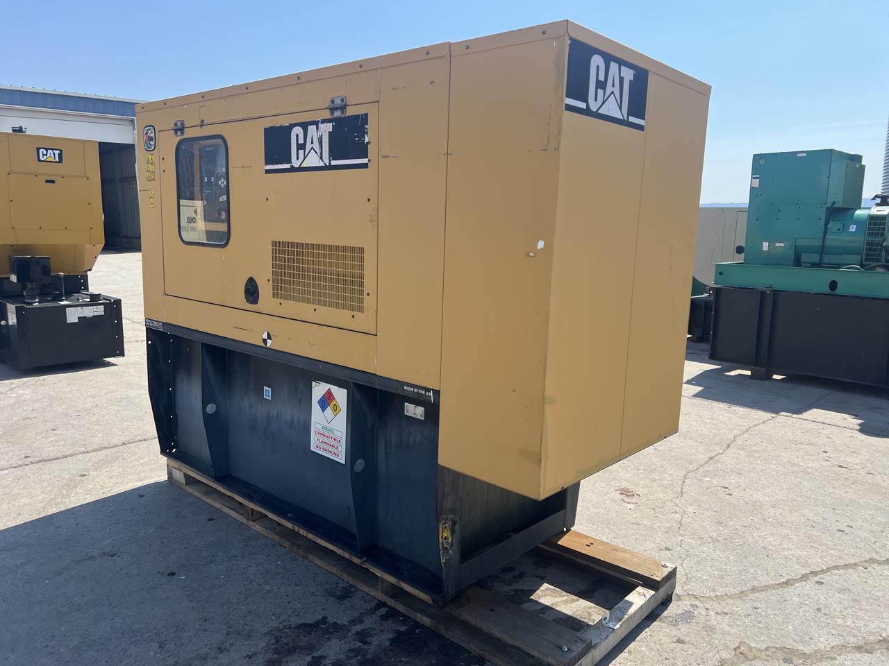 __60 kW CAT Gen Set, with Sound Attenuated Enclosure and Base Fuel Tank, C4.4 Cat Diesel Engine, EMCP 3.2 Controls, Year - 2006 - Image 4