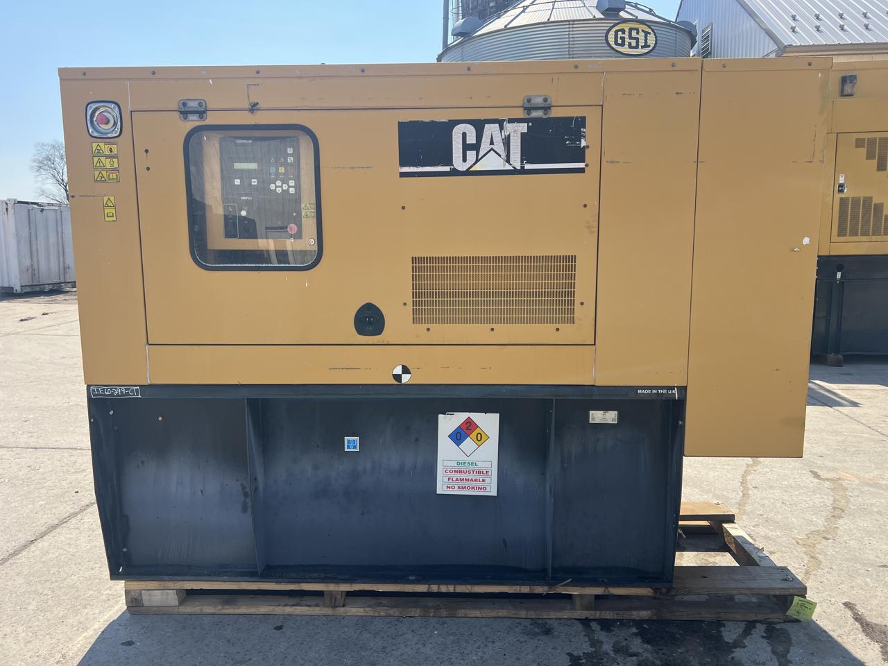 __60 kW CAT Gen Set, with Sound Attenuated Enclosure and Base Fuel Tank, C4.4 Cat Diesel Engine, EMCP 3.2 Controls, Year - 2006 - Image 5