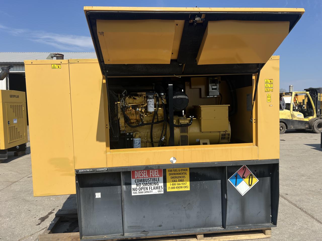 __60 kW CAT Gen Set, with Sound Attenuated Enclosure and Base Fuel Tank, C4.4 Cat Diesel Engine, EMCP 3.2 Controls, Year - 2006 - Image 7