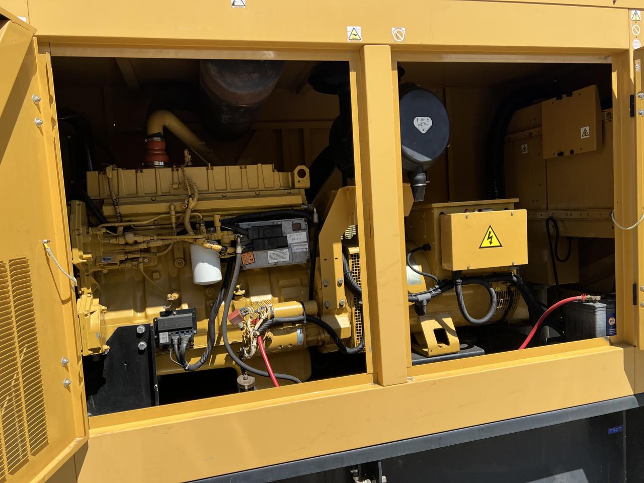 _150 kW Cat/Olympian Generator, with Enclosure and Base Fuel Tank, Perkins Engine, Year - 2001, 216 Hours - Image 6