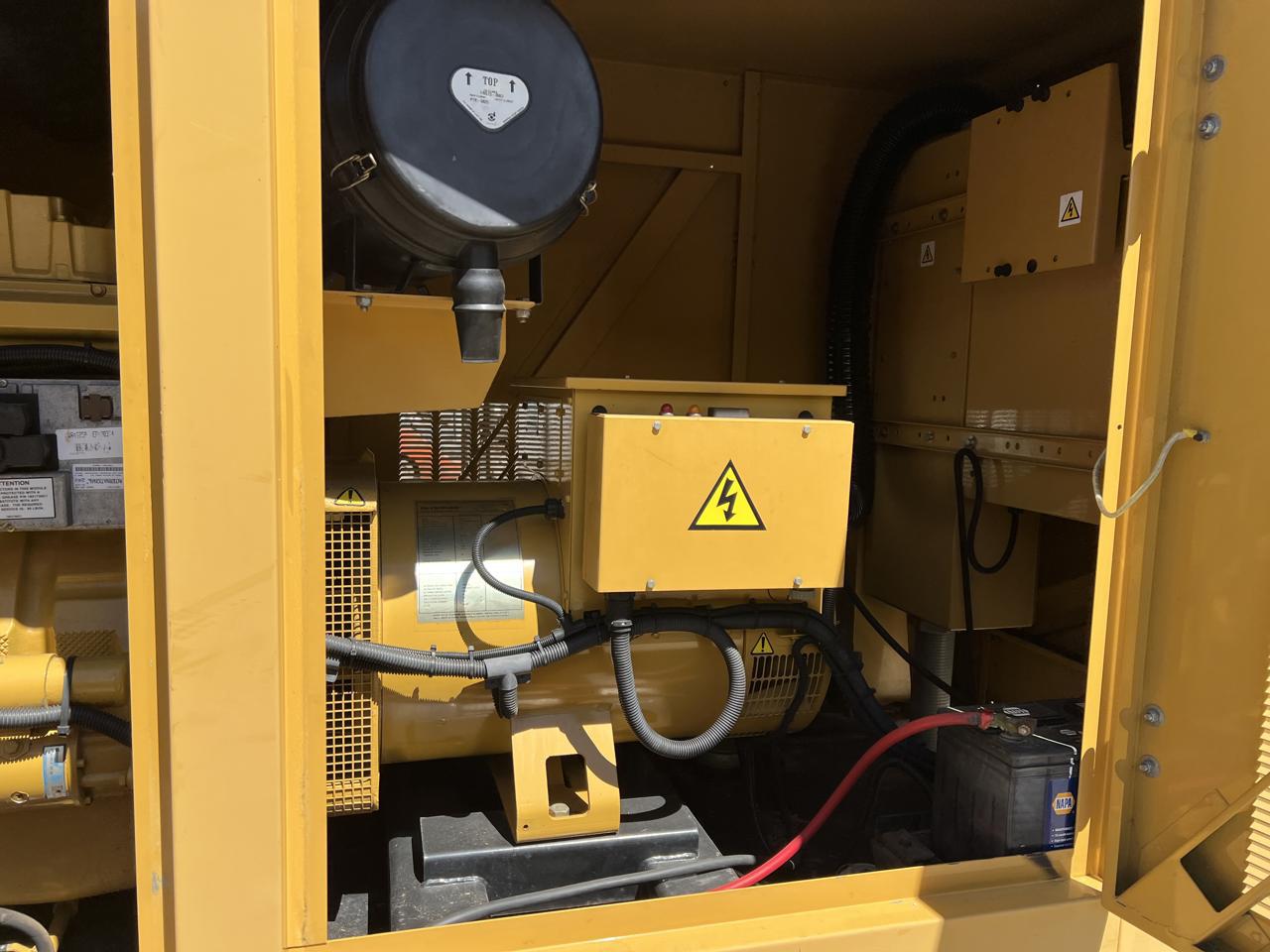 _150 kW Cat/Olympian Generator, with Enclosure and Base Fuel Tank, Perkins Engine, Year - 2001, 216 Hours - Image 10